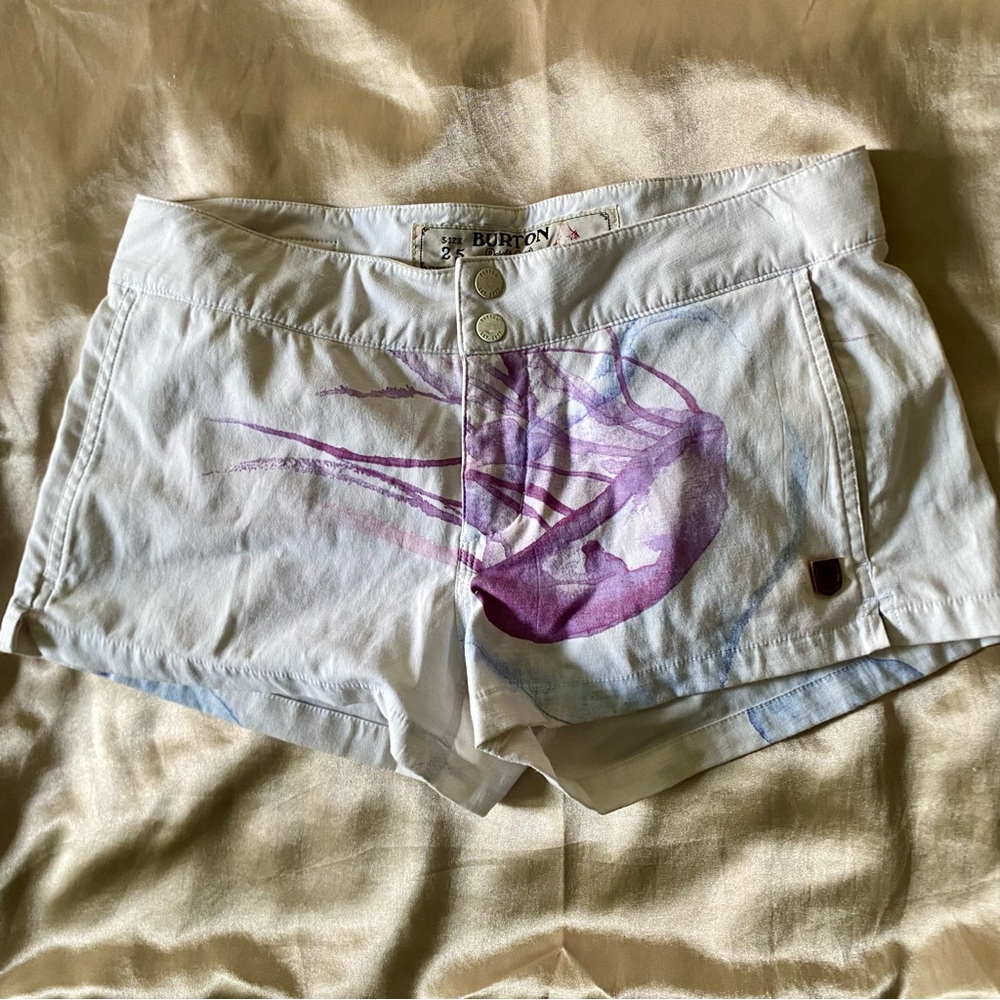 Burton White Purple Women's Shorts Size 25 Tailored Midrise Beach Hiking, A16